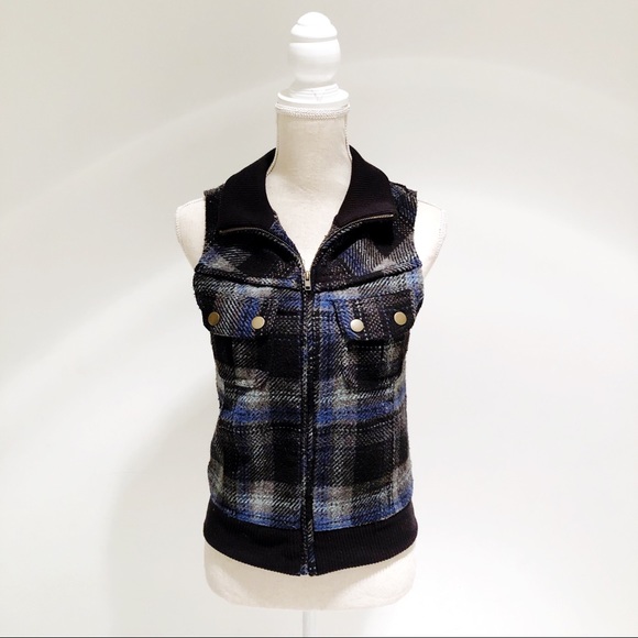 Daytrip Vest 😍💙🖤 - Picture 3 of 4